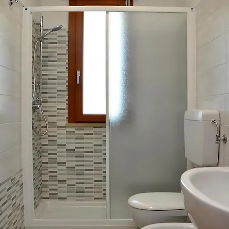 House With Balcony And Swimming Pool * 比比翁