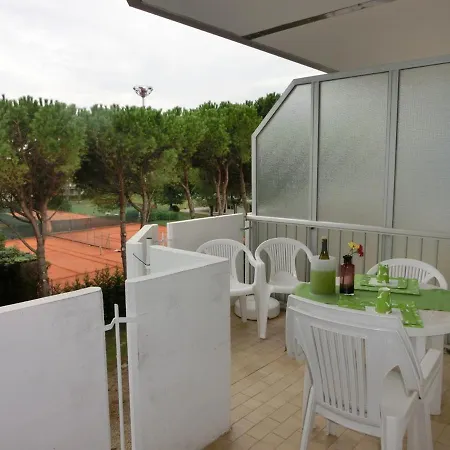 公寓 House With Balcony And Swimming Pool 比比翁